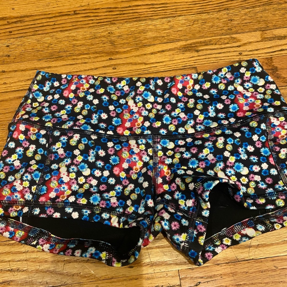 Fleo booty shorts